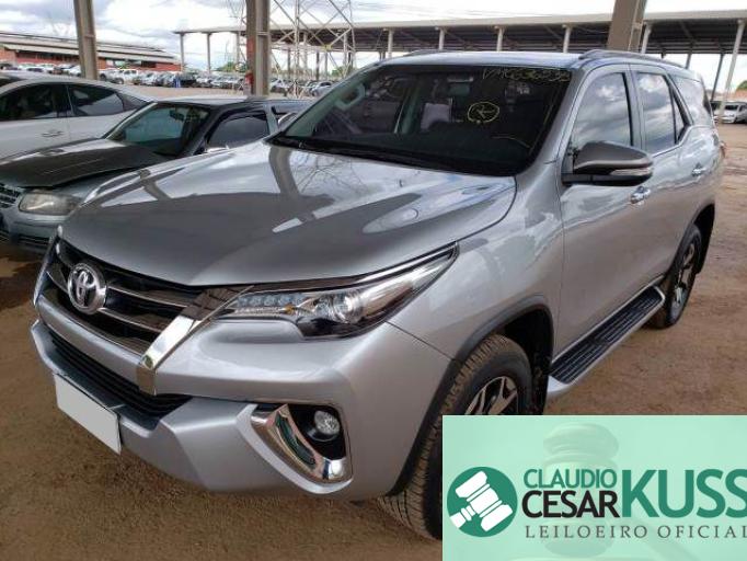 TOYOTA HILUX SW4 16/16 TOYOTA HILUX SW4 16/16